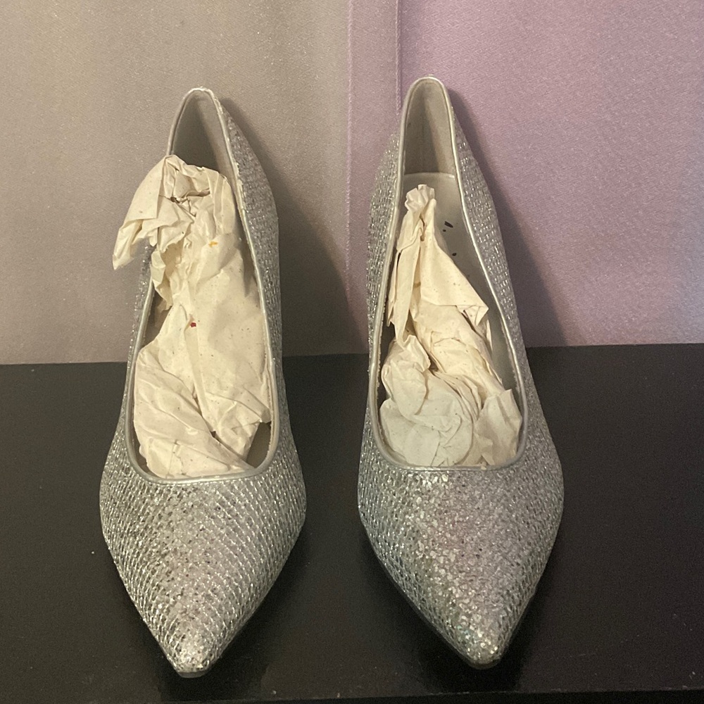 FIONI NIGHT CShimmering Silver Heels